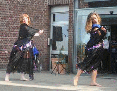   Melaya Leff Auftritt in Kapellen